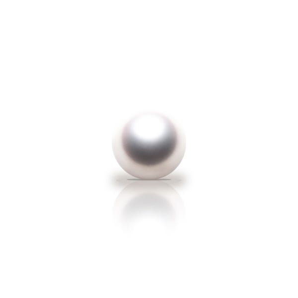 Timeless pearl necklaces for all generations and genders